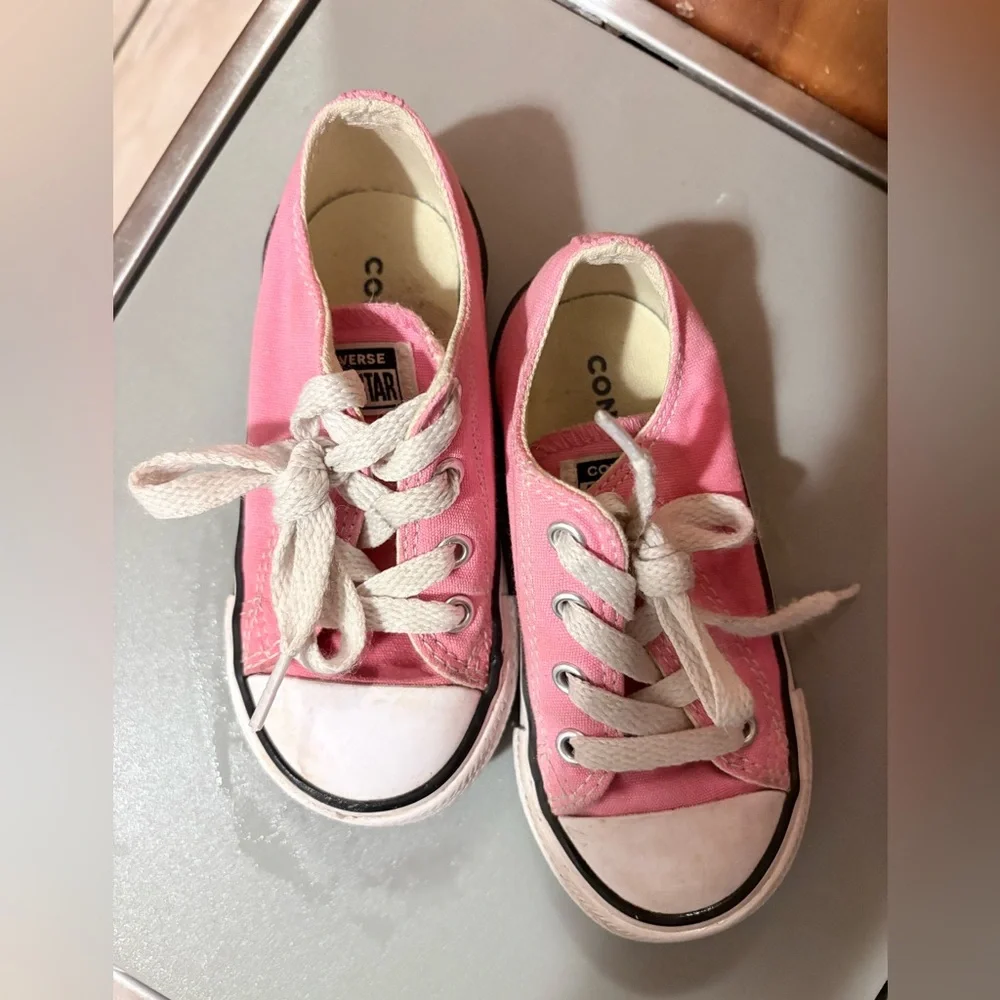 Converse Sneakers
Lace-up Kids Pink - Picture 1 of 11